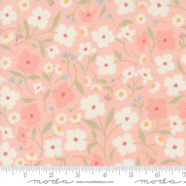 Cottage Charm - Koral Kicks Wallpaper